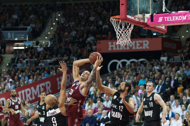 防守反击的 防守反击的